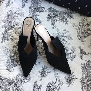*New* no box, Vince Camuto Amillada slip on mule in gorgeous Italian suede 8.5m!